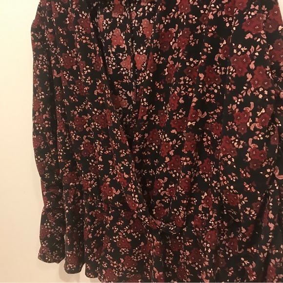 Eloquii Elements Shirred Sleeve Peplum Top  (20) - Picture 4 of 11